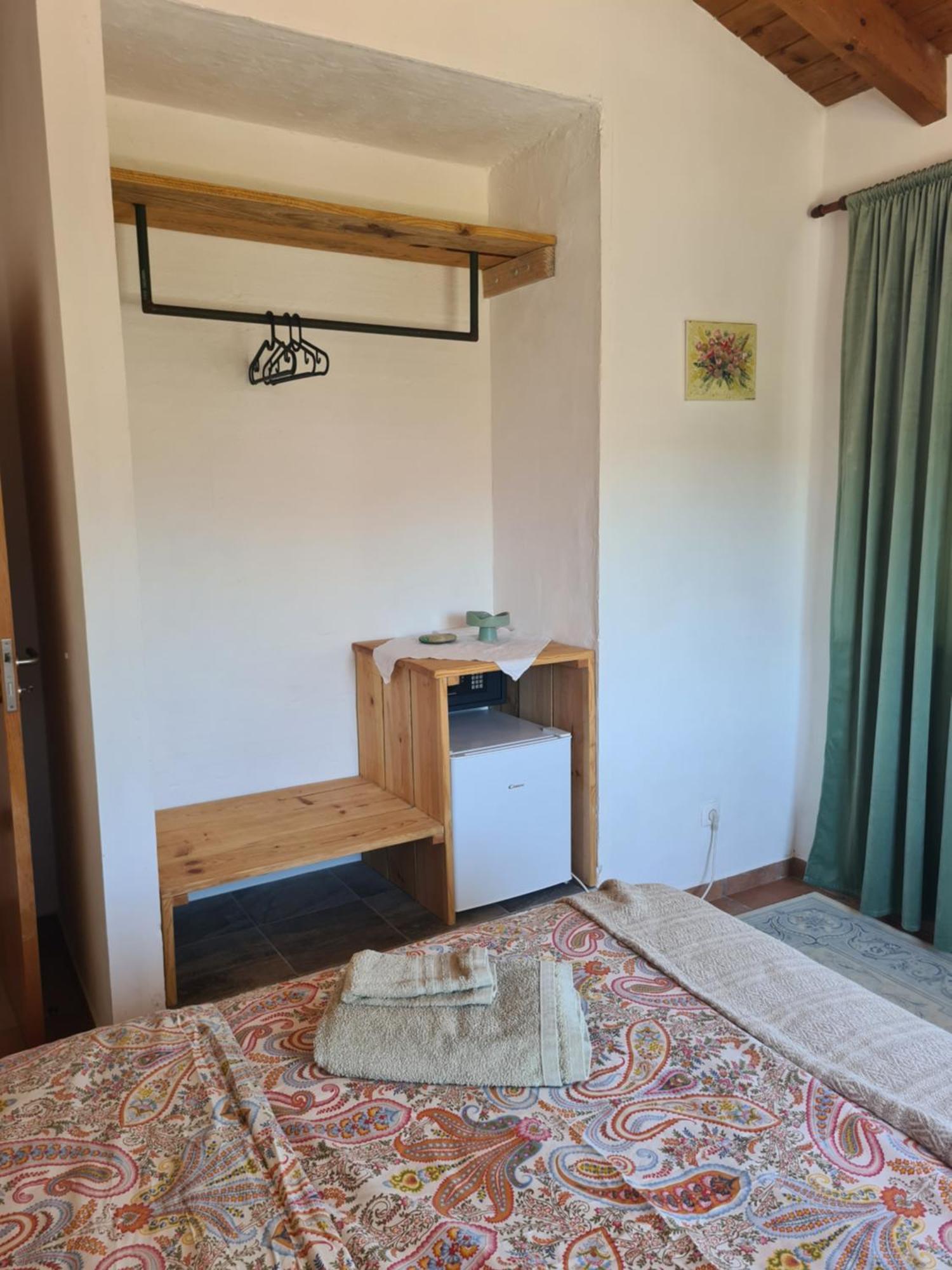 Homestay Casa Ensolarada And Pottery Aljezur